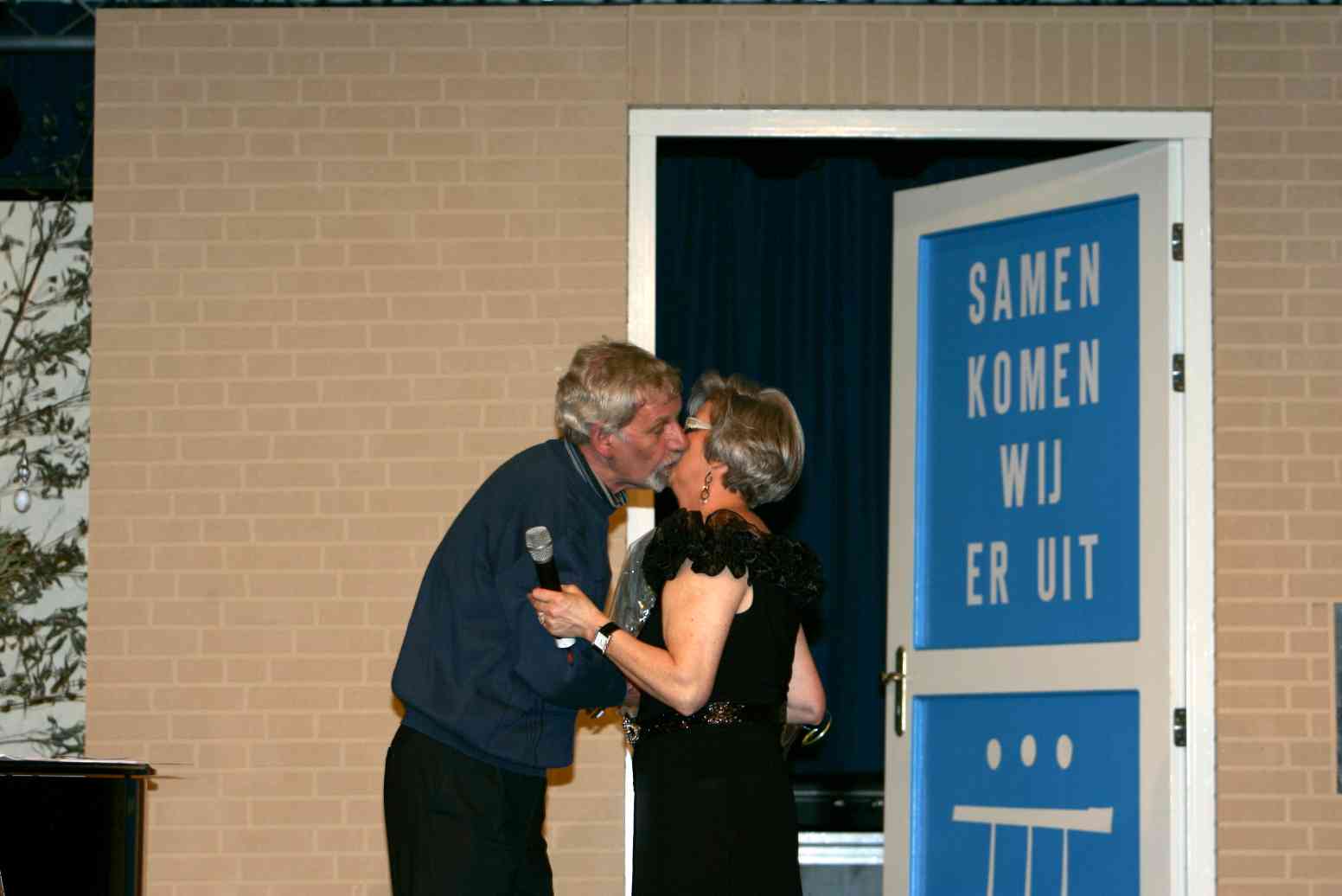 Bakker Marcel Eijk verkocht maar liefst 755 loten en haalde ook nog eens meer dan 200, -- op voor Intermobiel voor zijn 40 jarig jubileum als huis aan huis bakker